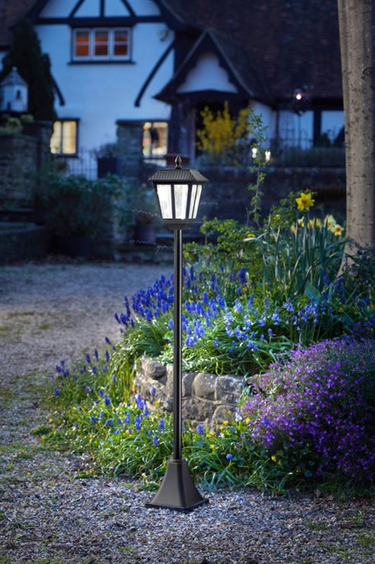 Metro Lamp Post
